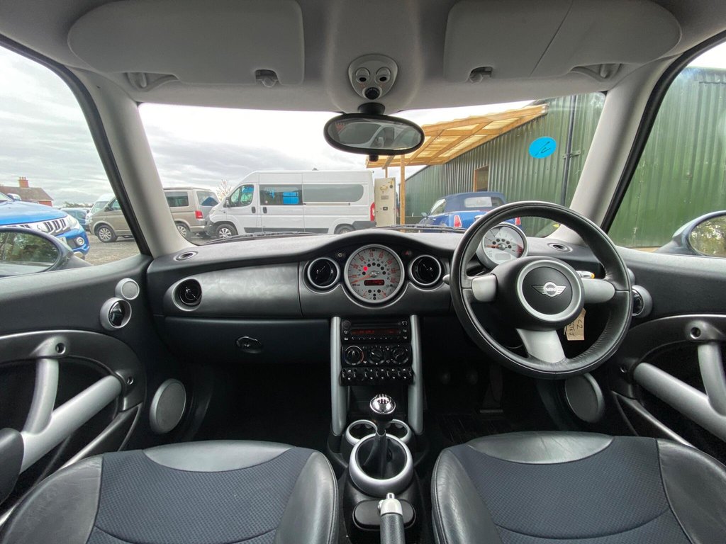 Used MINI Hatch 2005 for sale - 76372549: Photo 10