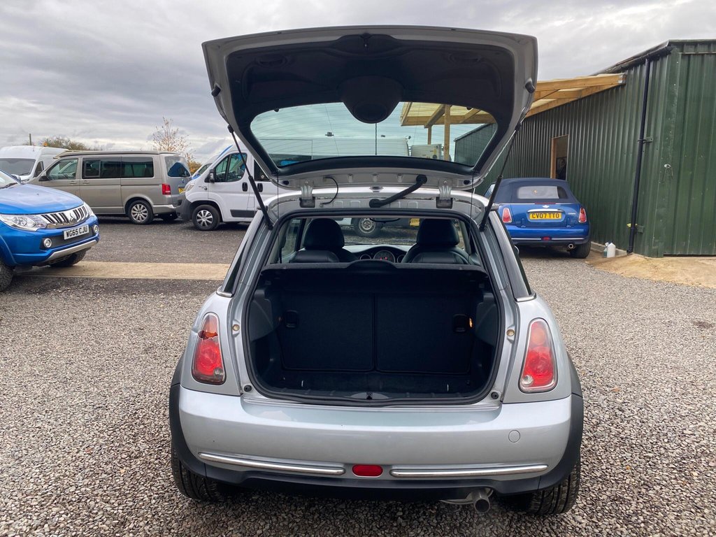 Used MINI Hatch 2005 for sale - 76372549: Photo 11