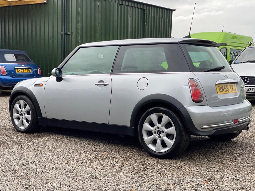 Used MINI Hatch 2005 for sale - 76372549: Photo 4