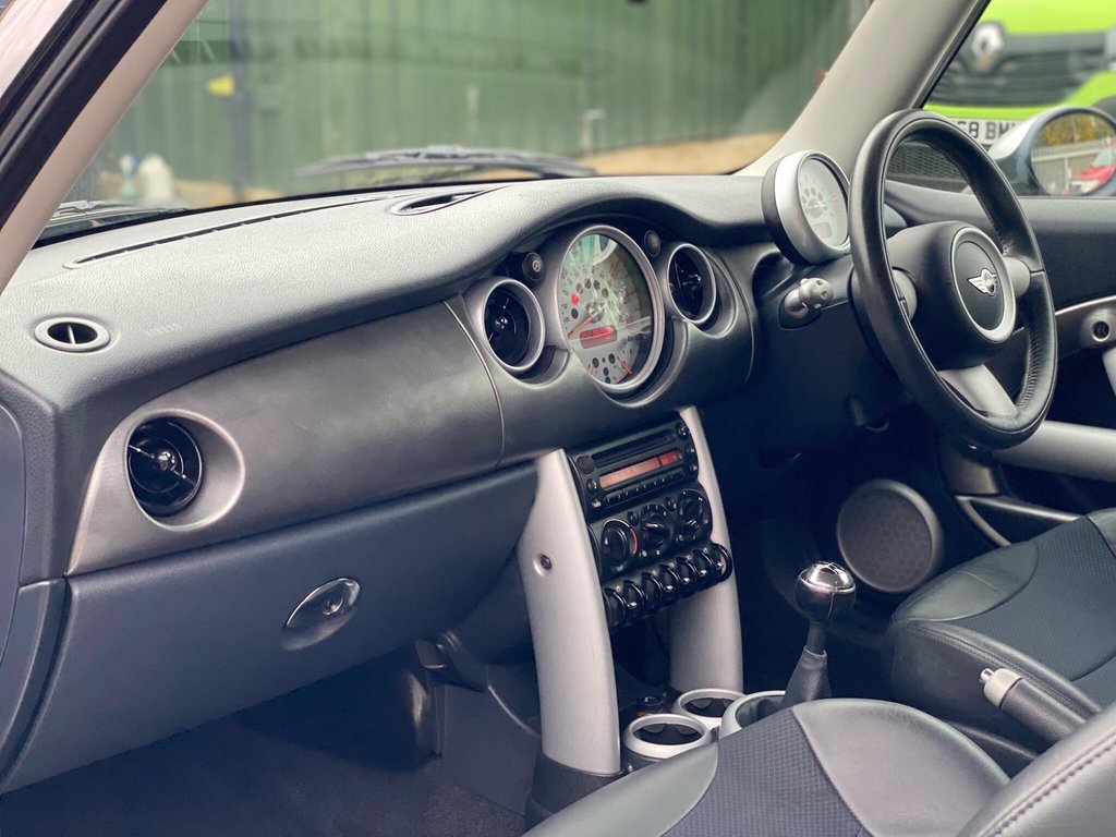 Used MINI Hatch 2005 for sale - 76372549: Photo 47