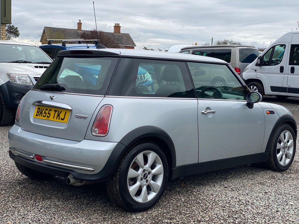 Used MINI Hatch 2005 for sale - 76372549: Photo 5