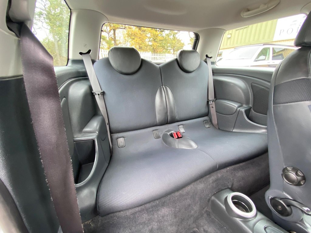 Used MINI Hatch 2005 for sale - 76372549: Photo 9