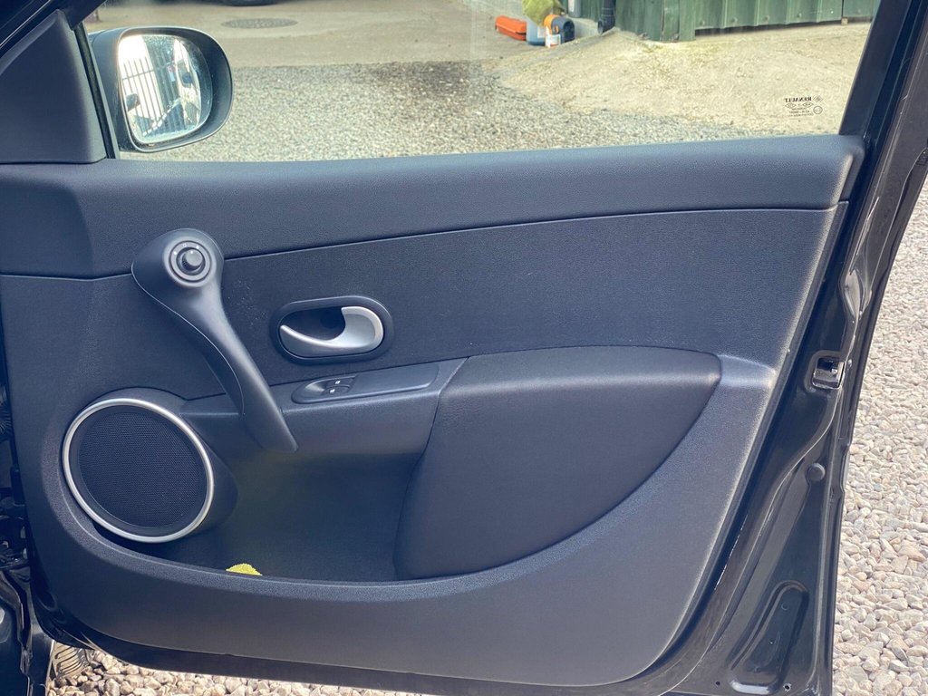 Used Renault Clio 2009 for sale - 78134285: Photo 44