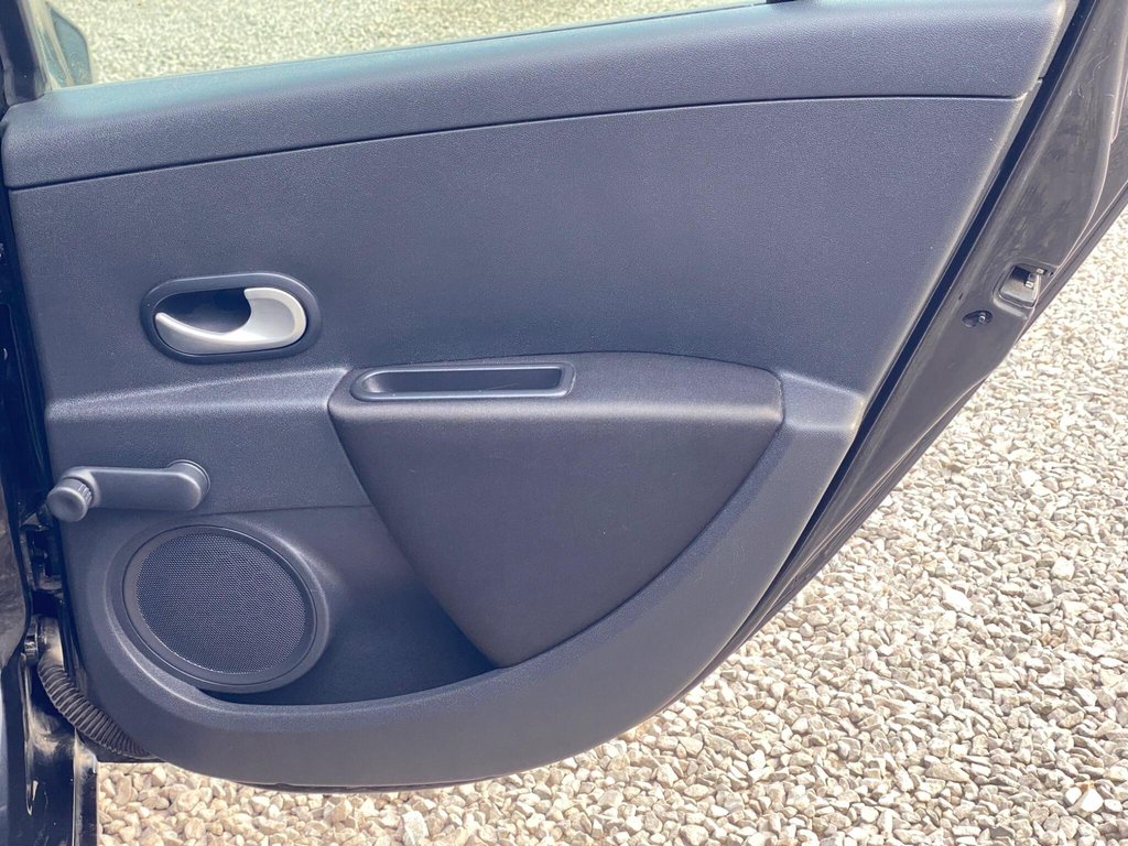 Used Renault Clio 2009 for sale - 78134285: Photo 47