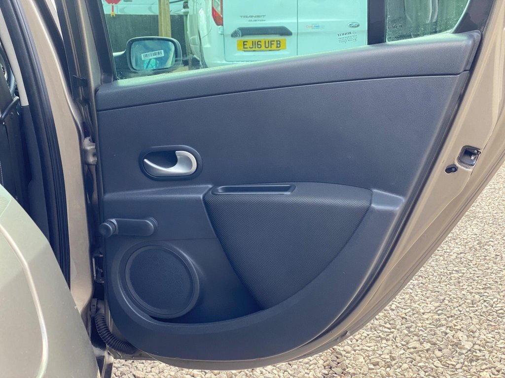 Used Renault Clio 2009 for sale - 78117609: Photo 40