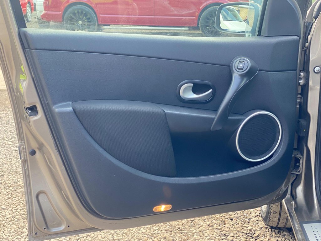 Used Renault Clio 2009 for sale - 78117609: Photo 48