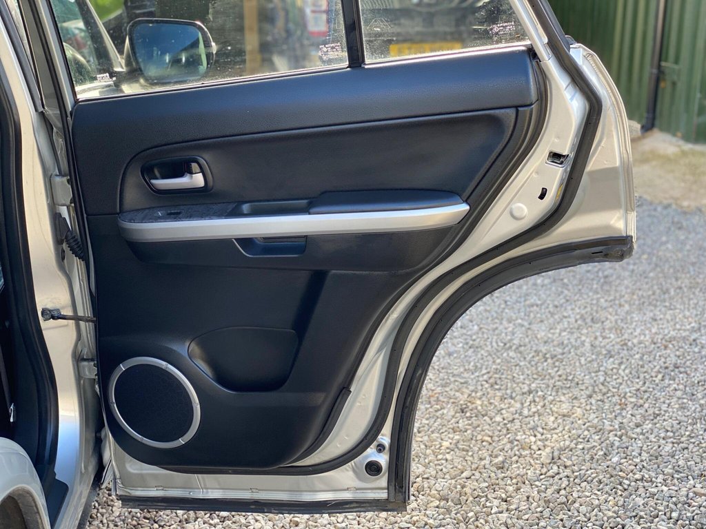 Used Suzuki Grand Vitara 2011 for sale - 76631844: Photo 44