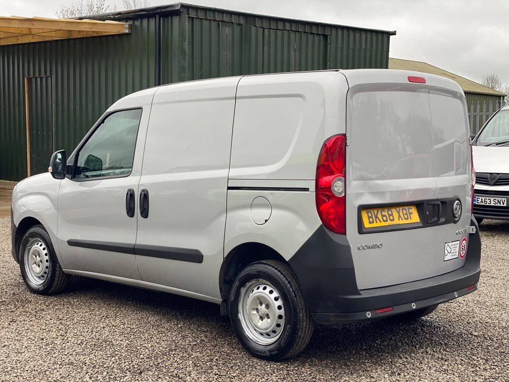 Used Vauxhall Combo 2018 for sale - 77631685: Photo 4