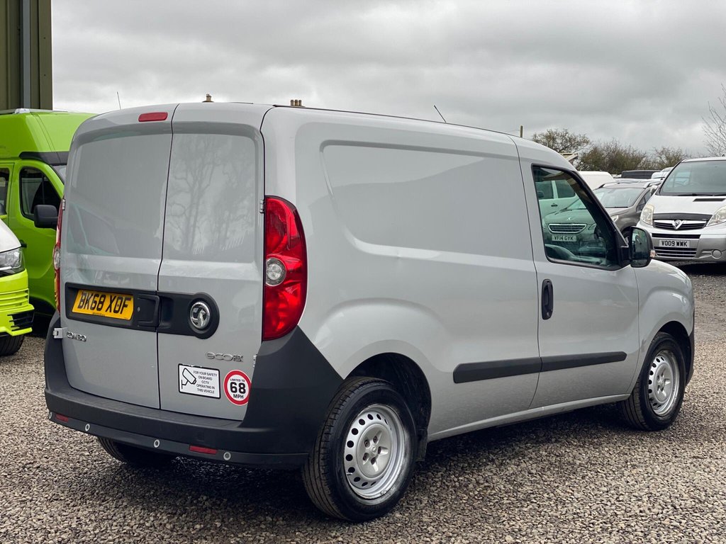 Used Vauxhall Combo 2018 for sale - 77631685: Photo 5