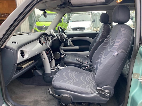 Used MINI Hatch 2002 for sale - 76261308: Photo 17
