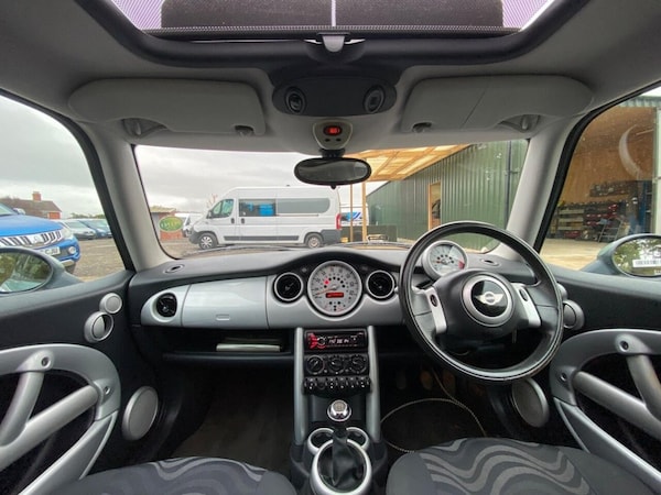 Used MINI Hatch 2002 for sale - 76261308: Photo 45