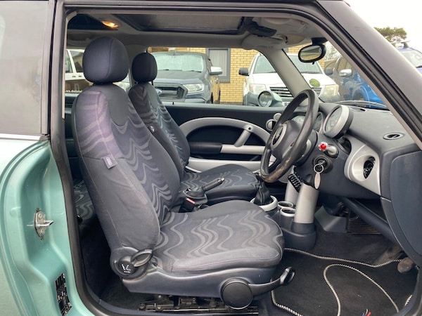Used MINI Hatch 2002 for sale - 76261308: Photo 8