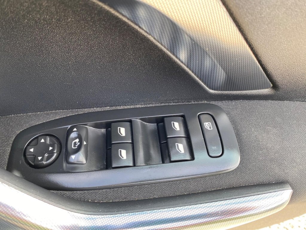 Used Peugeot 2008 2017 for sale - 76035101: Photo 47