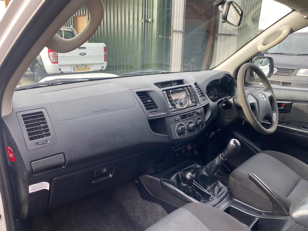 Used Toyota Hilux 2015 for sale - 76035137: Photo 48