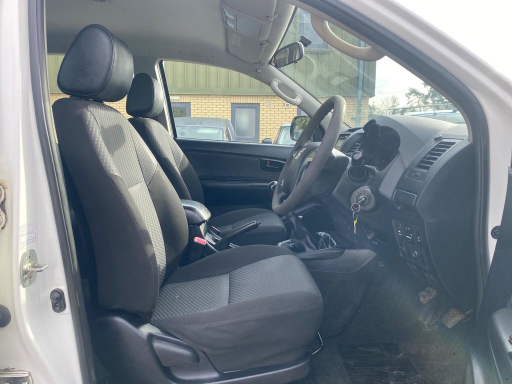 Used Toyota Hilux 2015 for sale - 76035137: Photo 8