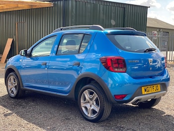 Used Dacia Sandero Stepway 2017 for sale - 79612499: Photo