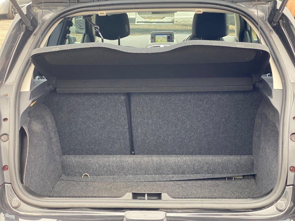 Used Renault Clio 2011 for sale - 77780571: Photo 15