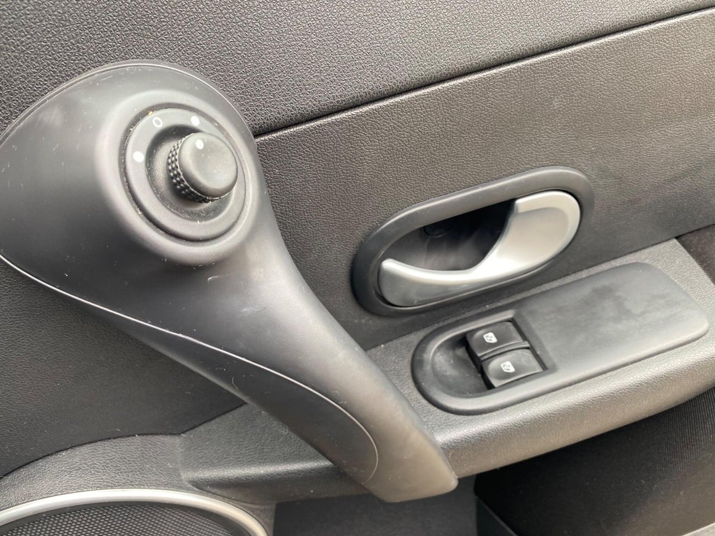 Used Renault Clio 2011 for sale - 77780571: Photo 40