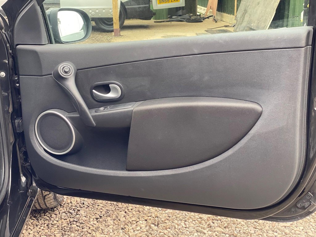 Used Renault Clio 2011 for sale - 77780571: Photo 41