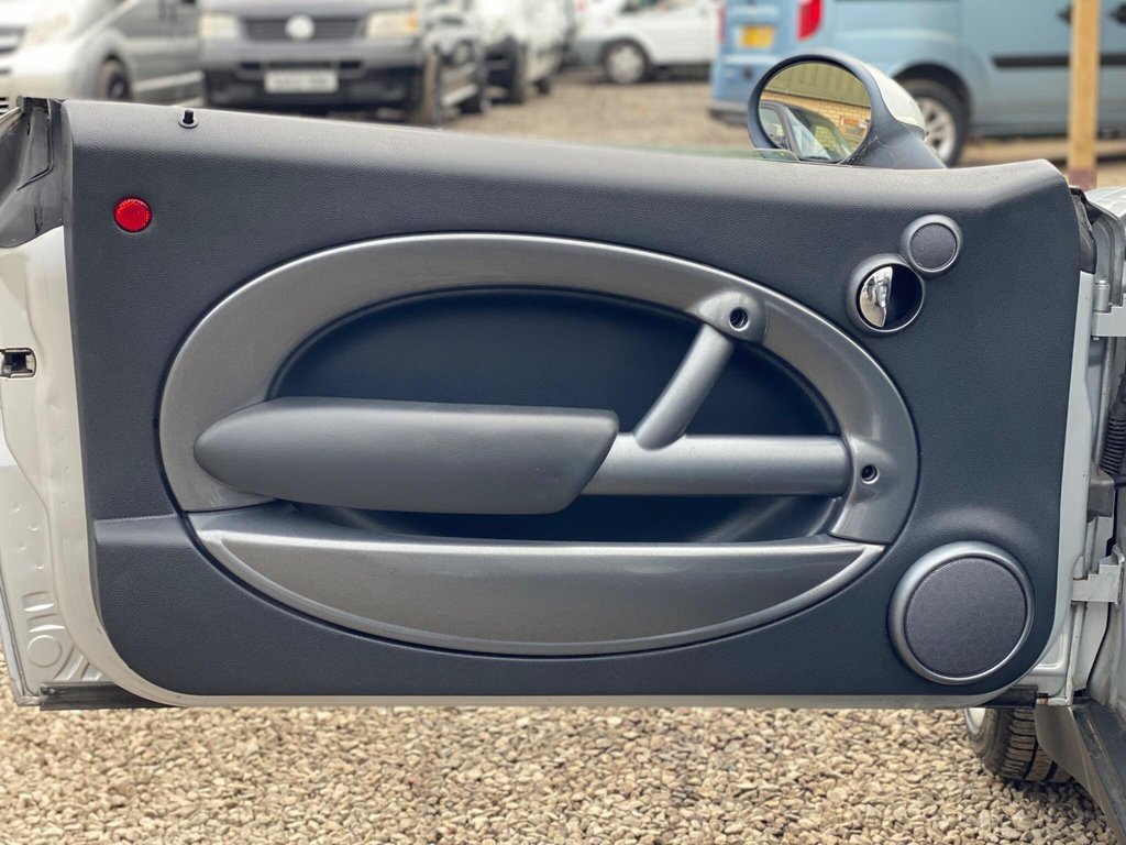 Used MINI Convertible 2007 for sale - 77685302: Photo 41