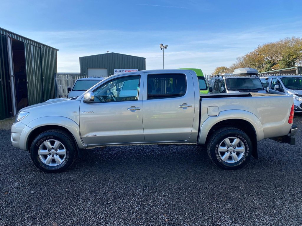 Used Toyota Hilux 2011 for sale - 76711141: Photo 12