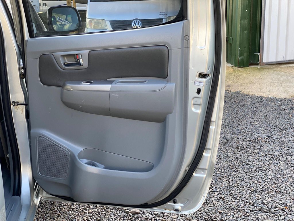 Used Toyota Hilux 2011 for sale - 76711141: Photo 42