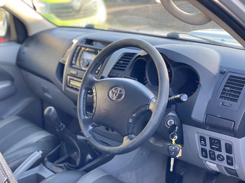 Used Toyota Hilux 2011 for sale - 76711141: Photo 6