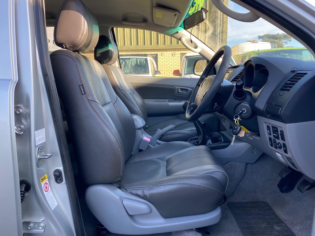 Used Toyota Hilux 2011 for sale - 76711141: Photo 7