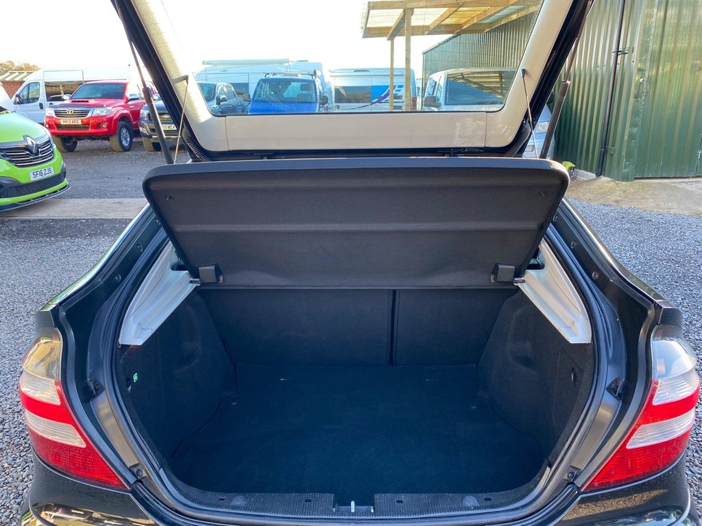 Used Mercedes-Benz C Class 2008 for sale - 76698510: Photo 11