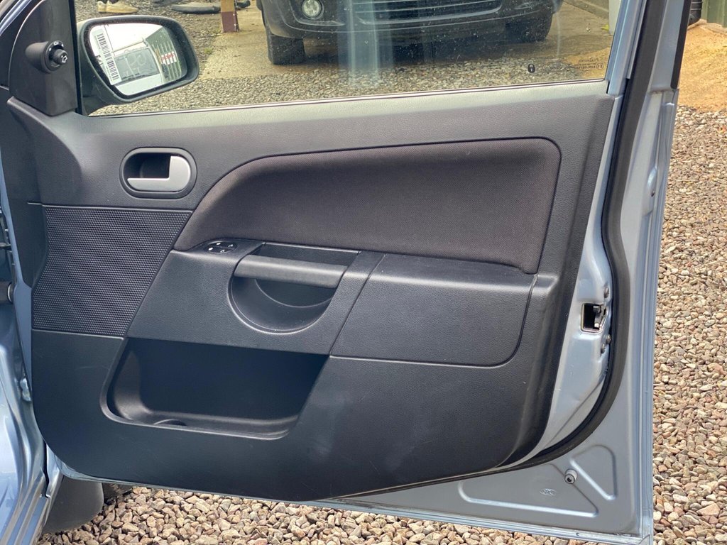 Used Ford Fiesta 2007 for sale - 76496294: Photo 33