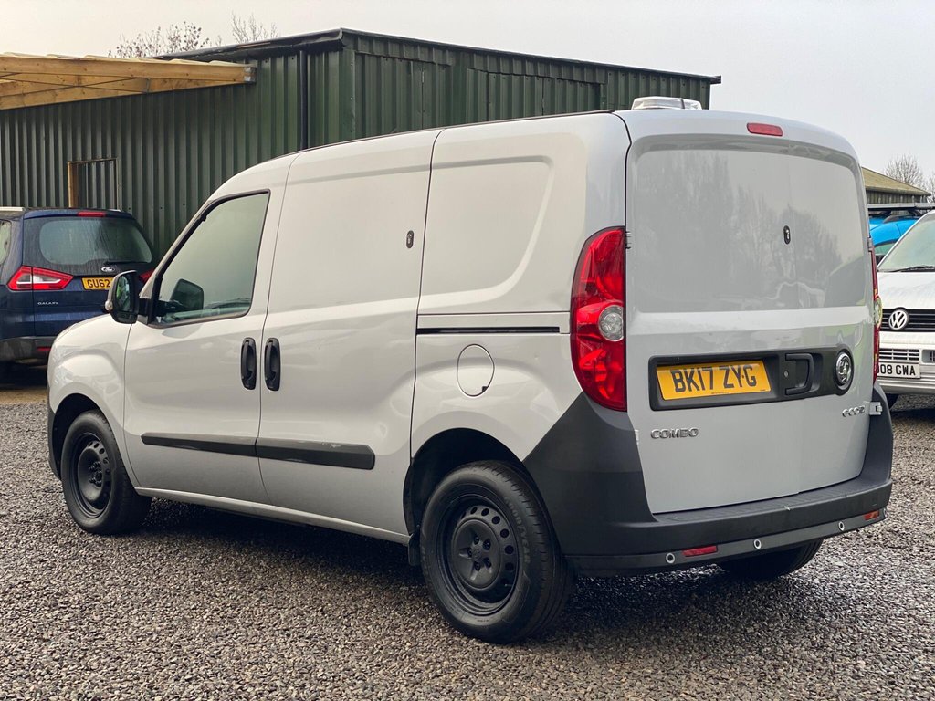 Used Vauxhall Combo 2017 for sale - 77231957: Photo 4