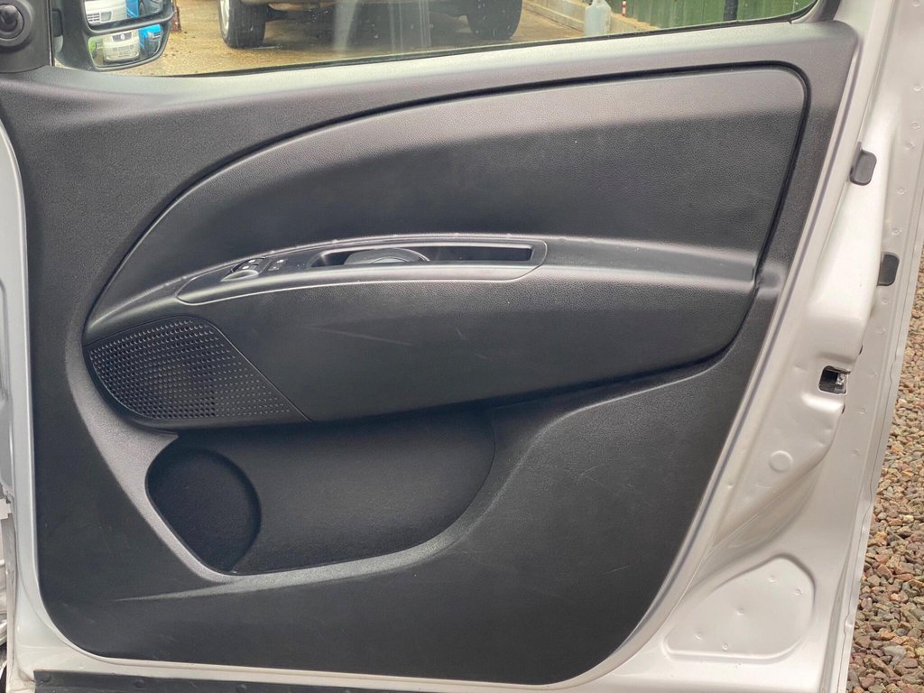 Used Vauxhall Combo 2017 for sale - 77231957: Photo 43