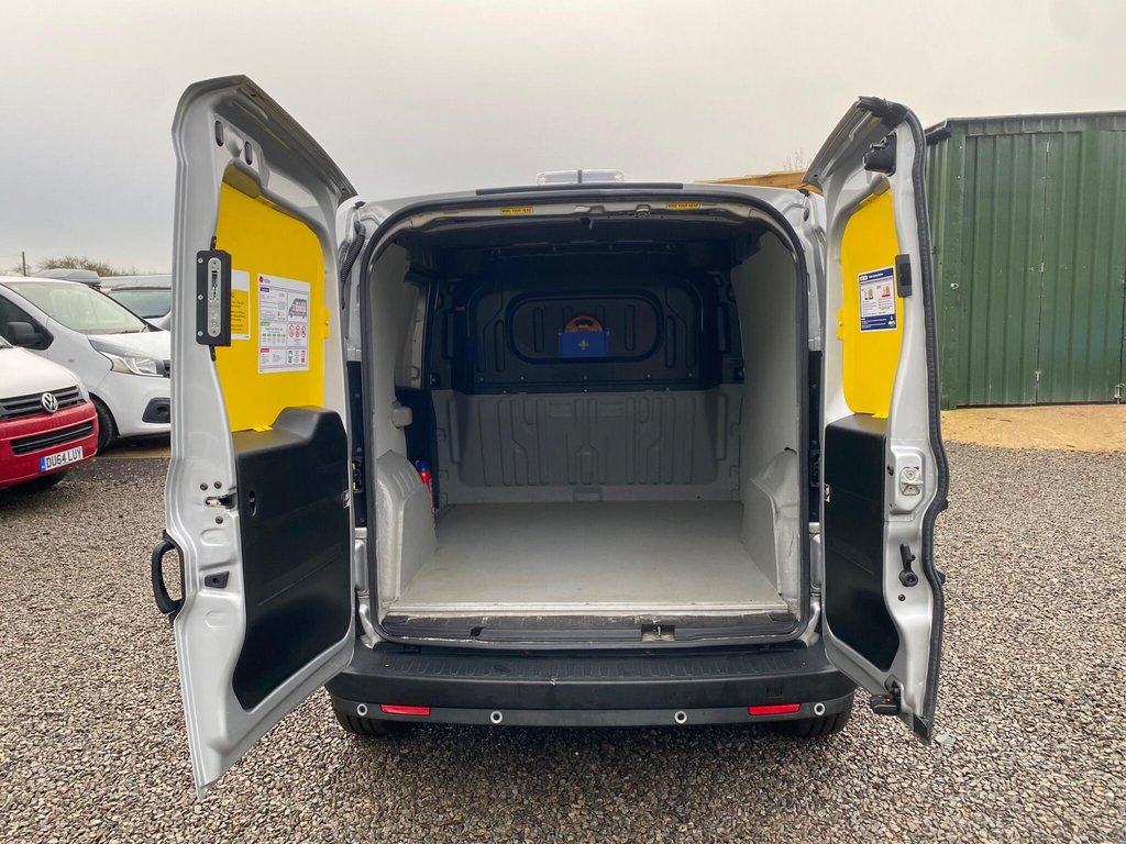 Used Vauxhall Combo 2017 for sale - 77231957: Photo 9