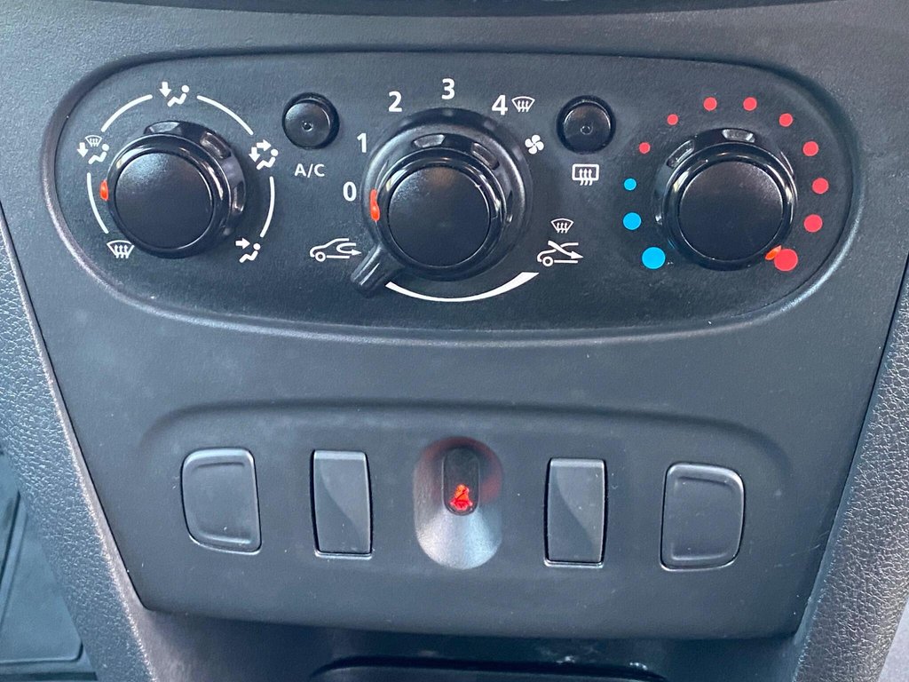 Used Dacia Sandero 2018 for sale - 77388793: Photo 33