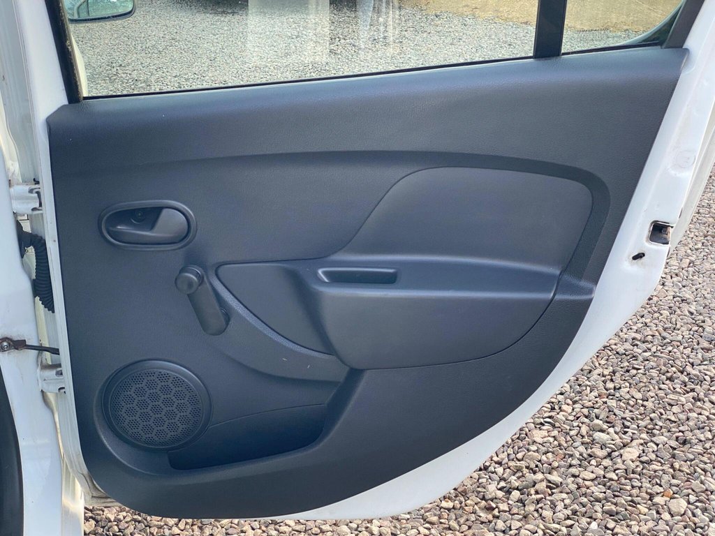 Used Dacia Sandero 2018 for sale - 77388793: Photo 43