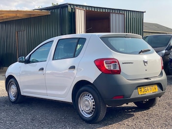 Used Dacia Sandero 2015 for sale - 79293520: Photo