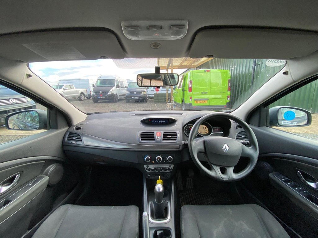 Used Renault Megane 2010 for sale - 77315990: Photo 11
