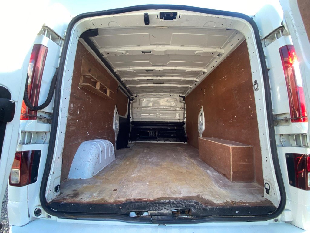 Used Vauxhall Vivaro 2015 for sale - 77991116: Photo 11