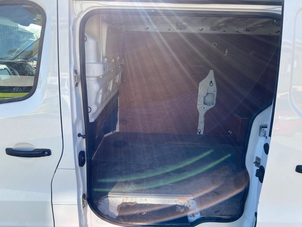 Used Vauxhall Vivaro 2015 for sale - 77991116: Photo 14