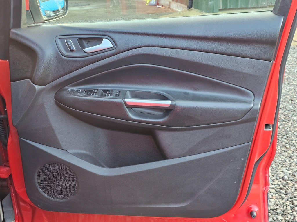 Used Ford Kuga 2015 for sale - 77232033: Photo 33