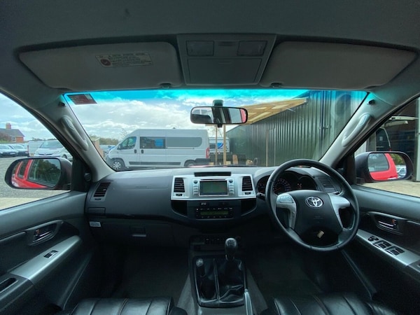 Used Toyota Hilux 2013 for sale - 76176132: Photo 10