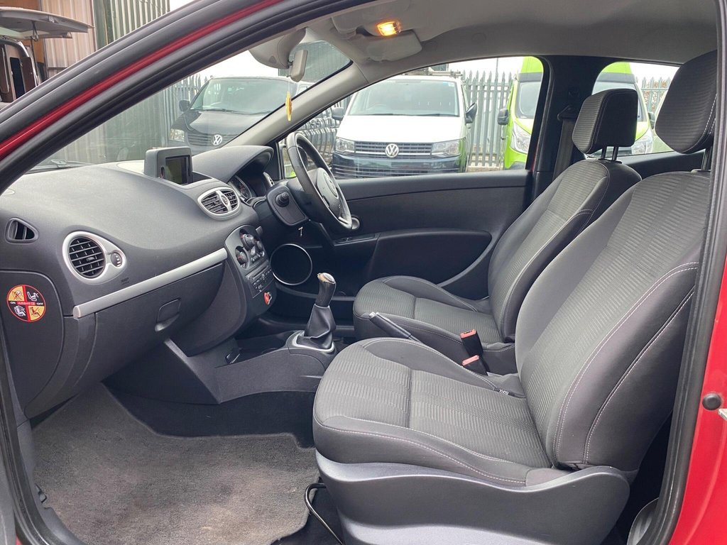 Used Renault Clio 2011 for sale - 76867817: Photo 15