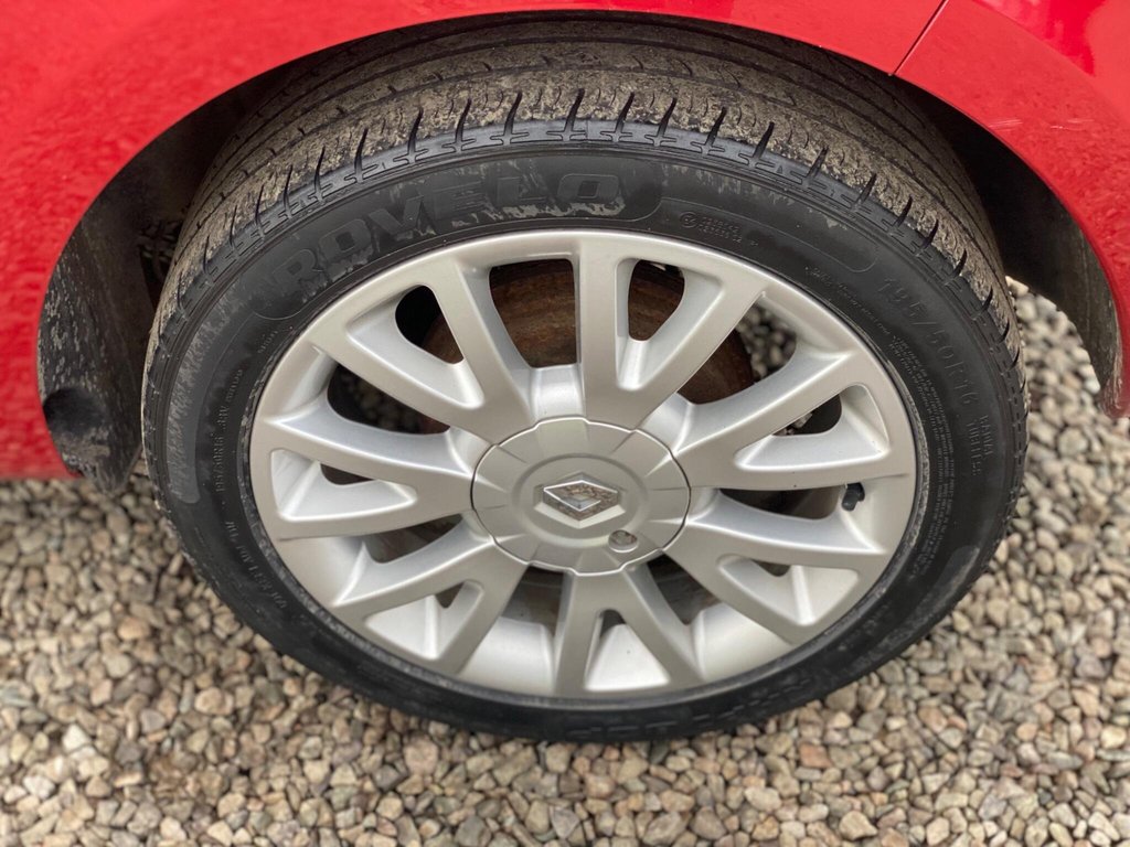 Used Renault Clio 2011 for sale - 76867817: Photo 16