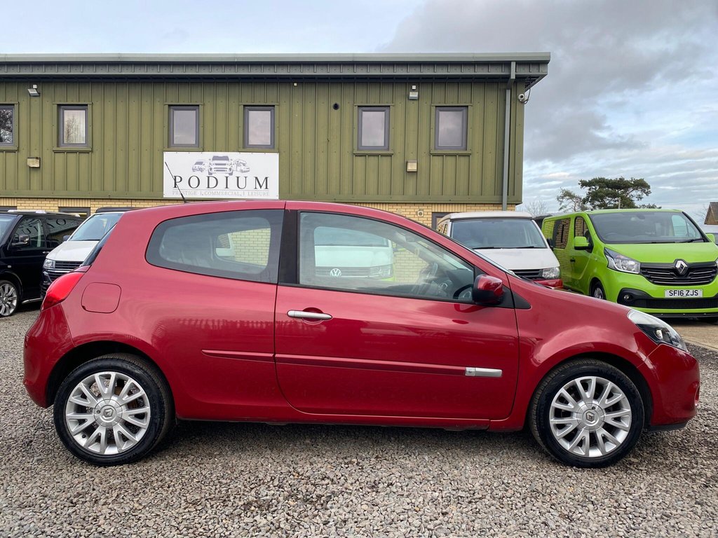 Used Renault Clio 2011 for sale - 76867817: Photo 21