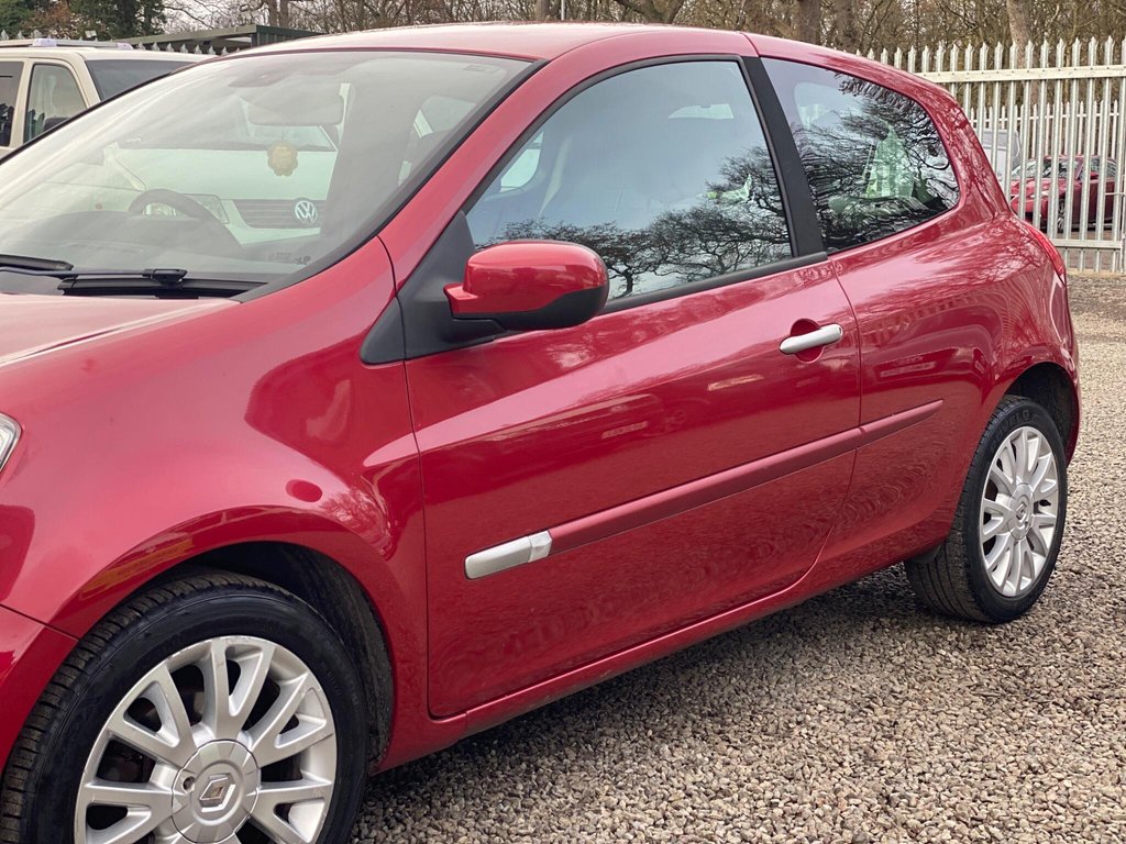 Used Renault Clio 2011 for sale - 76867817: Photo 25