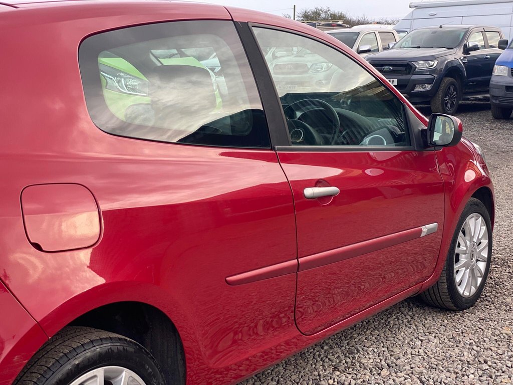 Used Renault Clio 2011 for sale - 76867817: Photo 30