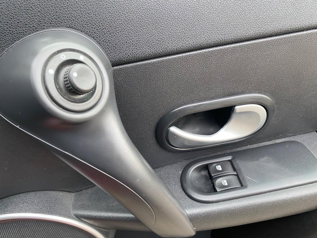 Used Renault Clio 2011 for sale - 76867817: Photo 37