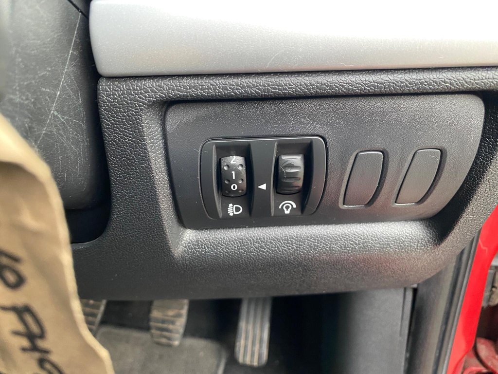 Used Renault Clio 2011 for sale - 76867817: Photo 38