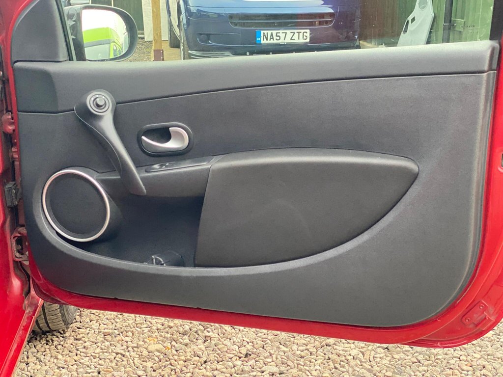 Used Renault Clio 2011 for sale - 76867817: Photo 41