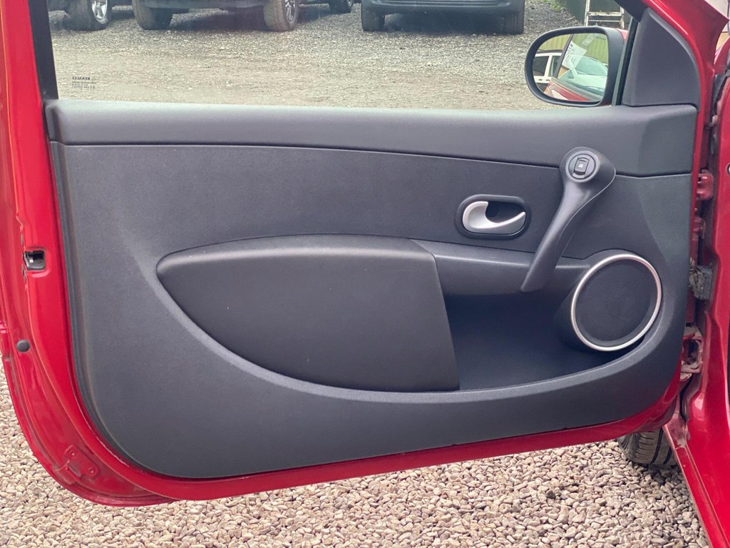 Used Renault Clio 2011 for sale - 76867817: Photo 49